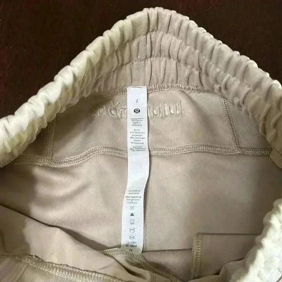 Lululemon Soft Ambitions Hi Rise Shorts in Trench 4” - Picture 6 of 8